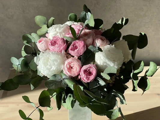 DREAMY PETALS - preserved peony bouquet