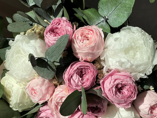 DREAMY PETALS - preserved peony bouquet