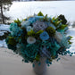 Türkisbespannter Strauß, türkisfarbene Wohnkultur, blaue Rose, Ozean inspiriertes Dekor, türkisstabilisierte Hortensie, 100% natürliche Blume