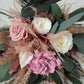 Mauve Bouquet, erhaltener Gardenia Bouquet, Farndekor, erhaltener Eukalyptus, erhaltene weiße Rosen, ewige englische Rosen, rustikaler Strauß