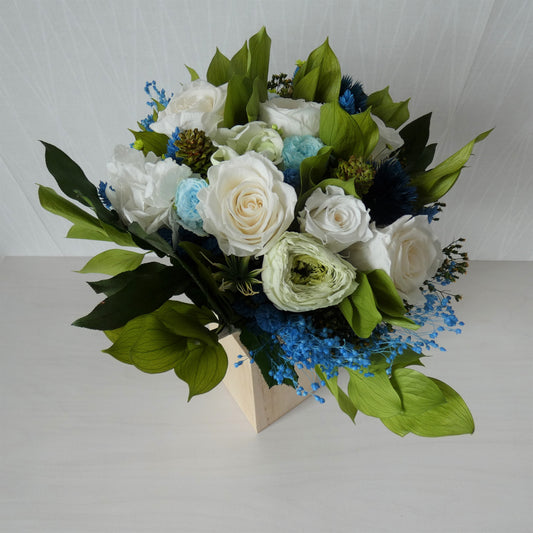 SPRING BREEZE - preserved flower bouquet
