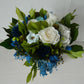 Hellblaue Blumen, weiß blau konservierter Blumenstrauß, konservierte blaue Echinops, weiß erhaltene Hortensie, erhaltene Gardenie, Küstenheimdekoration